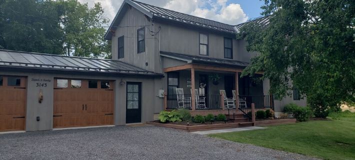 Friends And Family Farmhouse Hotels in Yates County