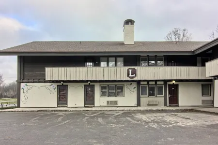 Newly Renovated 4BR / 4BA Pet-Friendly, Best Walking Location At Boyne Mountain