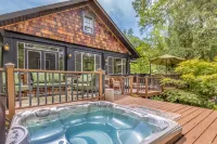 Riverfront stone cottagePrivate dock & boatsPersonal spaprivate resort