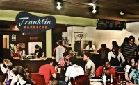 Hidden Downtown Gem- SwimSpa&FreeParking& Rooftop DT View; Walk2 Moody&UT&6th St