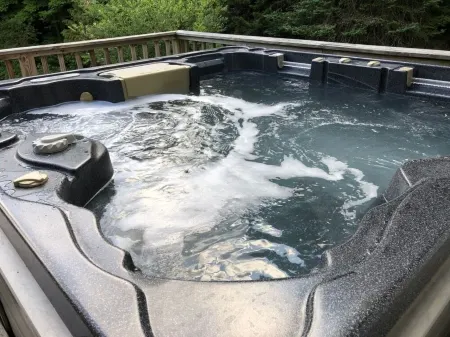 Perfect Getaway just minutes to Mt Snow plus a Hot Tub!