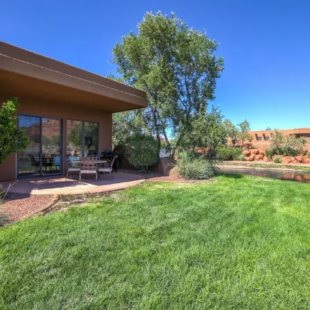 Entrada Waterside Studio Villa w/Kitchenette & Private Garage