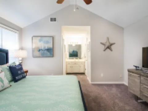 We Love Pets! 6ft Fenced in Backyard and Pet Amenities. Hotels in Berkeley County
