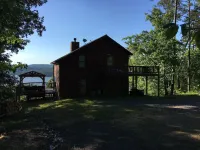 Greers Ferry Lake - Crockett's Escape Cabin with 6 person hot tub -  Privatzimmer