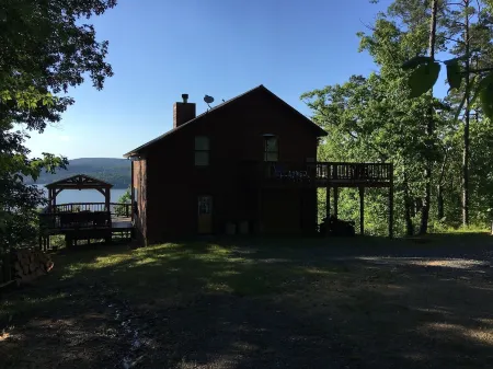 Greers Ferry Lake - Crockett's Escape Cabin with 6 person hot tub