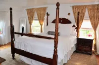 Cozy Carriage House on a Private Historic Estate- one of a kind American gem Hotels in West Caldwell