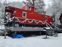 Romantic Get-a-Way!! 1954 Rail Road Caboose!! Relaxing Hot Tub!