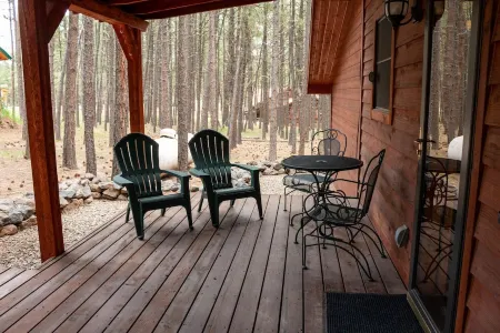 Great house two miles to the ski lift and closer yet to the golf course.