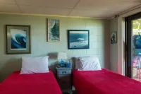 Spectacular Private Waterfront Cottage on Bayside. Panoramic Views. Pet Friendly