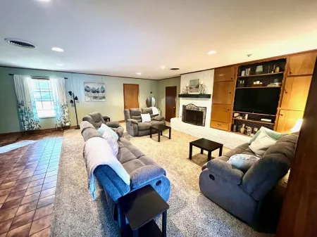 Big family friendly house Close to Texas A&M