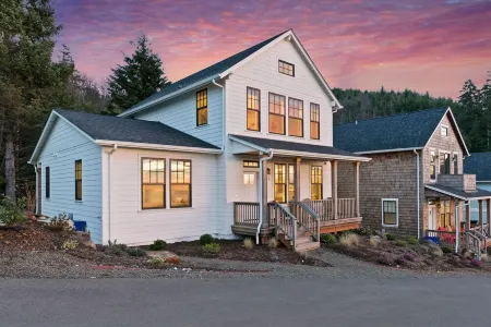 Ocean Views in Depoe Bay