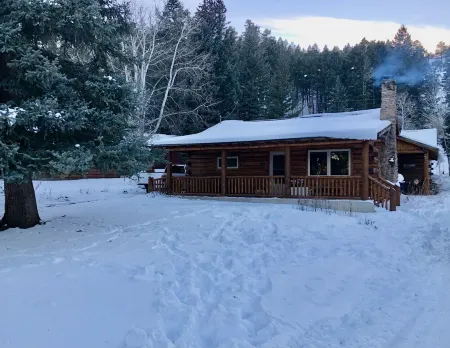 Log Cabin Back to Rio Grande National Forest - Fishing, Hiking, Skiing