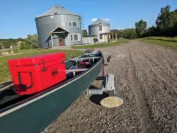 Rustic Silo Home, Huge Shower, Kitchen, Grill, Fire Pit and Sunsets.