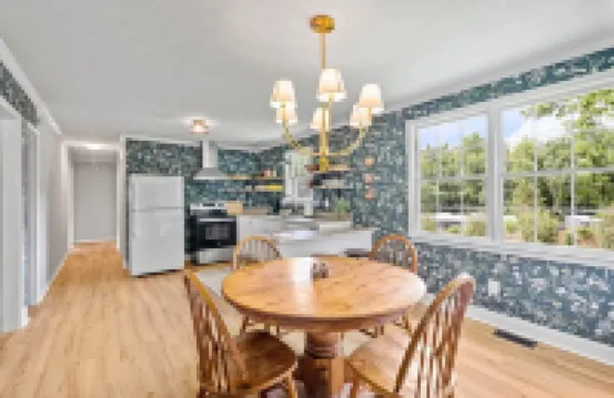 The Rabbit Hole - cozy retreat in downtown Travelers Rest. Hotels in Travelers Rest