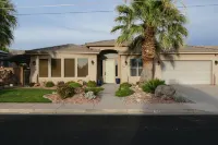 Private Home & Fenced POOL 32'x16', sleeps 15, Jacuzzi,  TV/Game rm, Play-Set