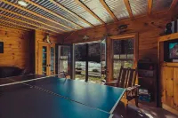 River Rock Mountain Chalet on Coosawattee River / HotTub / Fire-Pit / Riverside