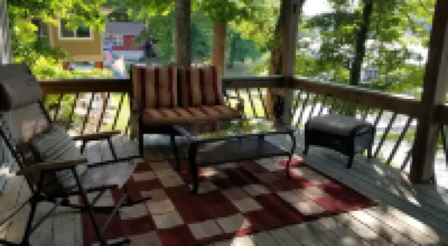 Cozy Lake Front Cottage w/dock, perfect family retreat!