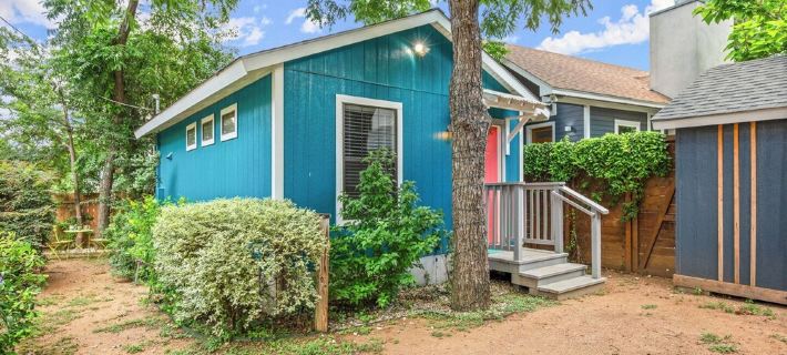 Walk to Restaurants & Shopping; 1 mile to SoCo Hotels in Travis County