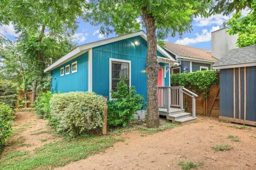 Walk to Restaurants & Shopping; 1 mile to SoCo