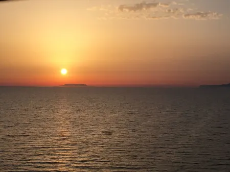 Seaside Villas, 3 story, elevator, garage, 4 bedrooms, 3.5 bath. Sleeps 8-10