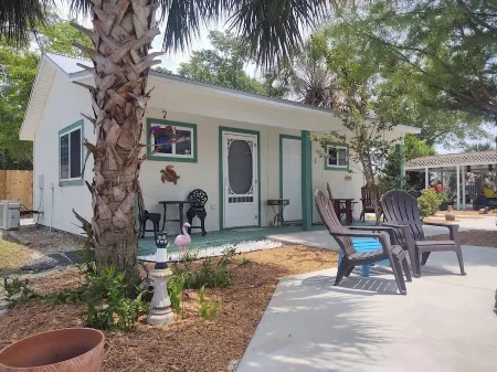 Charming pet friendly cottage in downtown Port St Joe