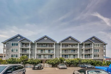 4 Bed W/ Pool Steps to the Beach/Ride