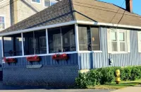 The Rose Cottage, Charming Old Orchard Beach Cottage 25 Steps to Beach