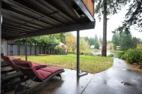 Lakeside home on Horseshoe Lake: kayaks, paddle boards, fire pit, games, fishing Hotels in der Nähe von Bremerton