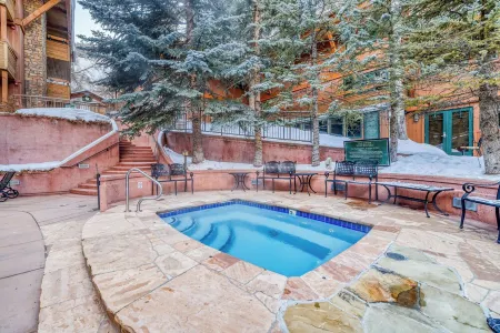 Upscale & Charming Condo