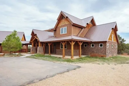 Zion Views- Deer Haven Lodge+Resort Access Отели рядом с достопримечательностью «Checkerboard Mesa»