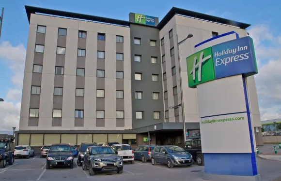 Holiday Inn Express 阿爾赫西拉斯