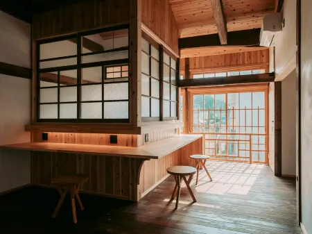 Ikeda Ryokan Отели рядом с достопримечательностью «Nishinoomote port offshore Breakwater north Lighthouse»