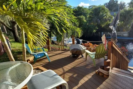 Beautiful Waterfront Hideaway Gem on Bessy Creek w/ Swim Spa, Tiki Bar Boat Lift
