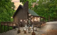 Hot Tub/FirePit/Grill/Arcade/75"/PorchSwing 7Min to Ellijay 21Min to BlueRidge Hotels near Parks Place Convenience Store