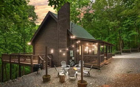 Hot Tub/FirePit/Grill/Arcade/75"/PorchSwing 7Min to Ellijay 21Min to BlueRidge