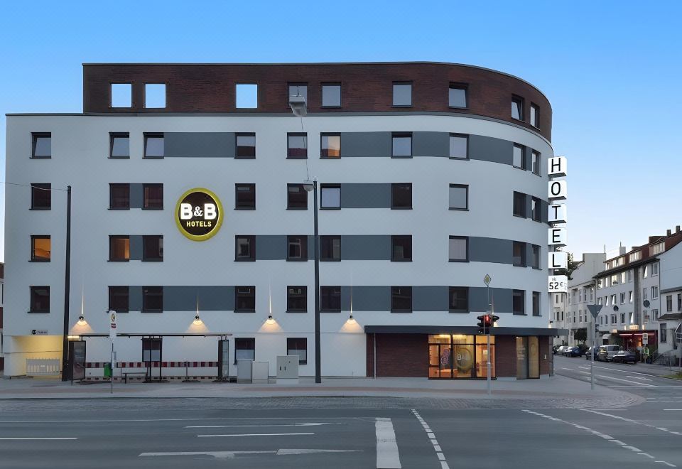 5. B&B 호텔 브..
