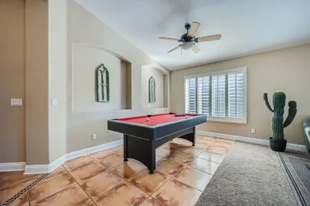 Cactus Bloom - Cozy Desert Retreat in Chandler Отели рядом с достопримечательностью «Окотильо Голф Клаб»