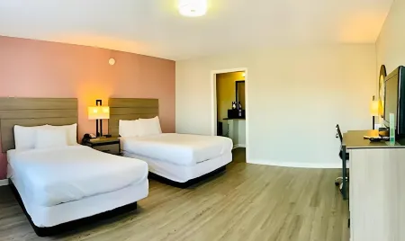 Econo Lodge Inn & Suites