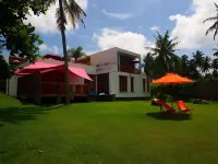 Underneath the Mango Tree - Beach and Spa Resort Hotels in Dikwella