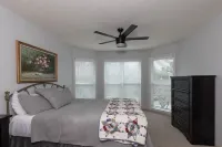 Charming Townhouse - great walkable area 5 min from Downtown Coca-Cola Space Science Center附近的飯店