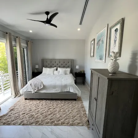 Islamorada Oasis, Luxurious 4 Bedroom 3 Bath Home. Heated Pool! Boat Lift Option