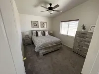 New! Desert LUX Oasis LARGE POOL SPA BBQ FIRE-PIT Hotels in Fort Mohave