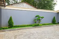 RedDoorz near Mercu Buana University Hotel dekat Toko Kertas Adhika