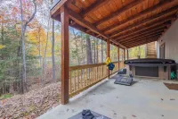 Hot Tub -Pet Friendly -Arcade & Corn Hole-Dock Access w/ a Canoe & Paddle Board