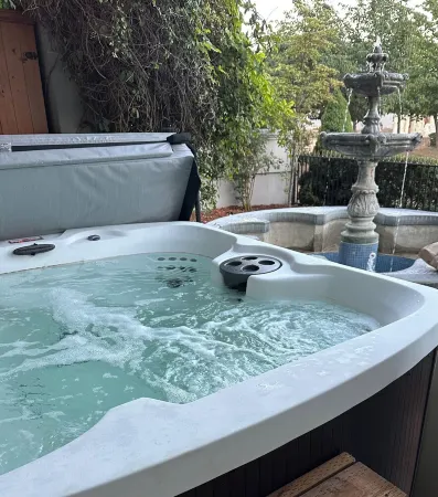 Chateau Herbe ~ Rosalind Carriage House Beautiful 1 Bedroom Apartment