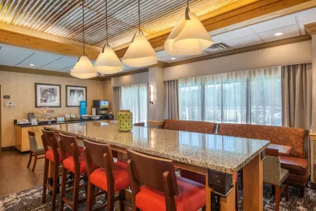 Hampton Inn Wilkesboro Отели в г. Льюис Форк