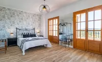 30 minutes from Malaga! Villa ideal for large groups, with games room