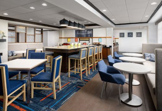 4. 햄프턴 인 롱아..