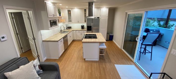 Clean Penthouse with Balcony Ξενοδοχεία στην πόλη Burbank