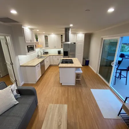 Clean Penthouse with Balcony